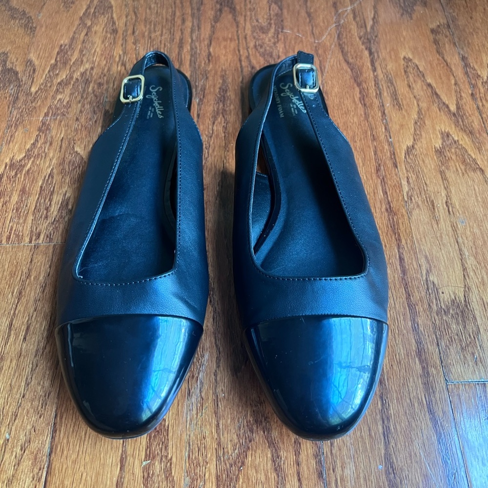 Seychelles Black Leather-Look Memory Foam Slide